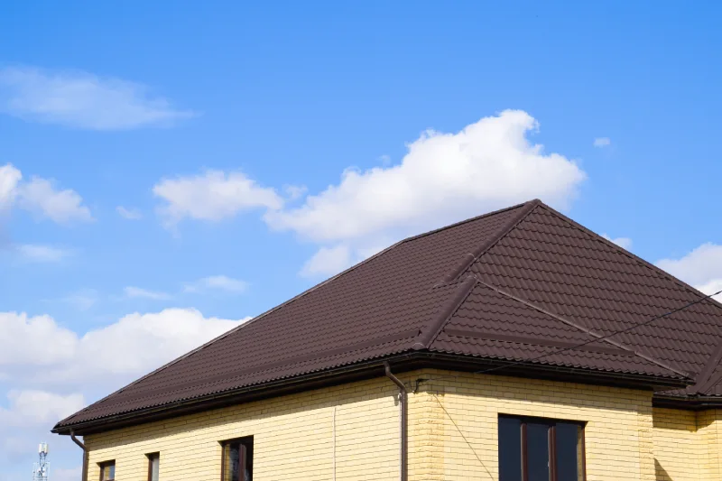 หลังคากระเบื้อง เมทัลชีท และไฟเบอร์ซีเมนต์ เปรียบเทียบข้อดีข้อเสีย